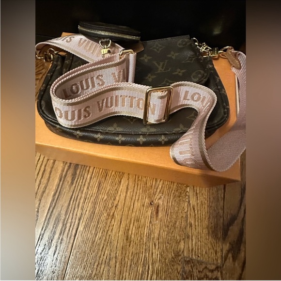 Louis Vuitton multi pochette. Monogram with pink strap - Picture 15 of 15